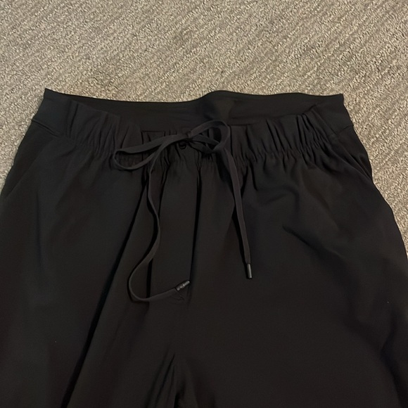 Lululemon ankle pant. Size 8. Black. Cuffed bottom - Picture 2 of 5